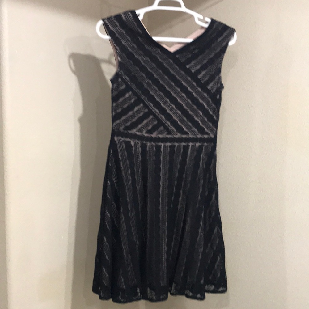 Signature Harper lace dress size 10